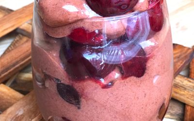 Helado crudivegano de platano y cerezas